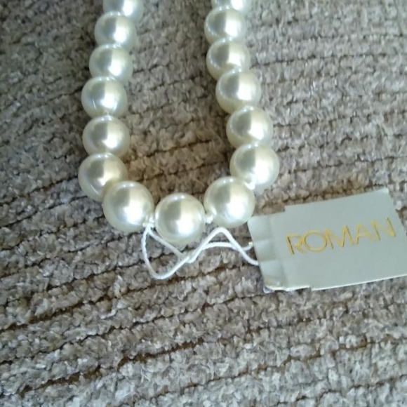 Vintage Roman Faux Pearl Necklace - Picture 2 of 2